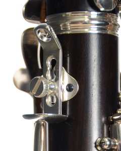 Uebel verstellbarer Daumenhalter